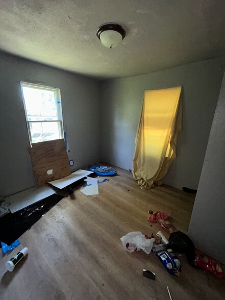 Building Photo - 132 Kinder St