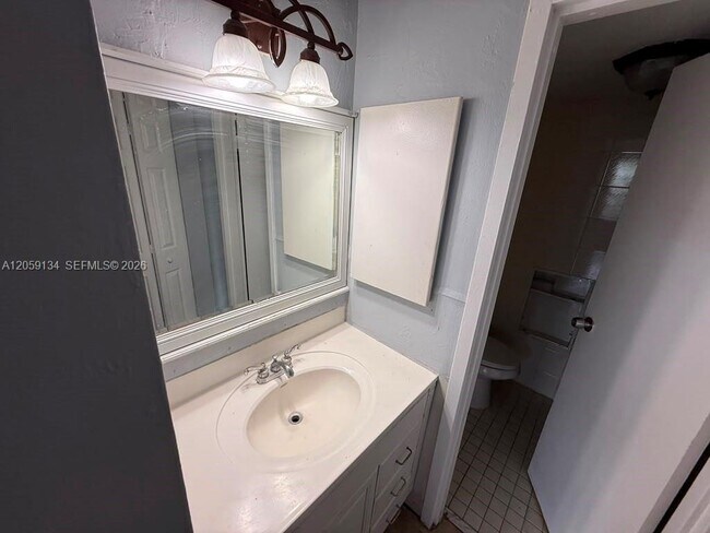 Building Photo - 1325 W 68th St