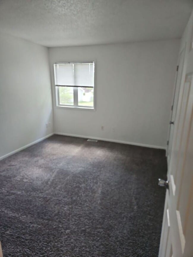 Building Photo - **Charming 3-Bedroom Duplex with Modern To...