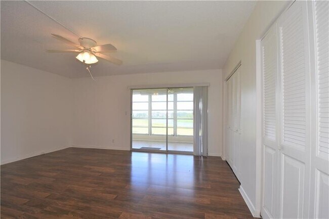Building Photo - 2801 Victoria Way