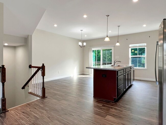 Building Photo - Move-In Ready Townhome with Finished Basem...