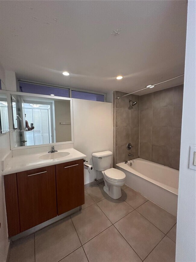 Building Photo - 650 NE 64th St