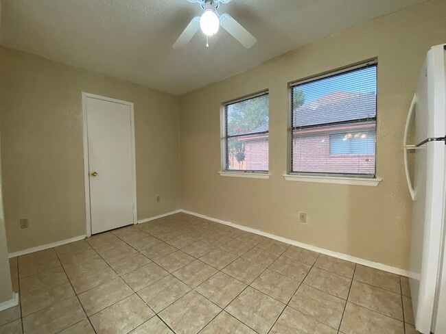 Building Photo - 10531 Golden Meadow Dr