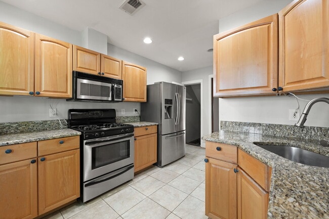 Building Photo - 445 Newton Pl NW