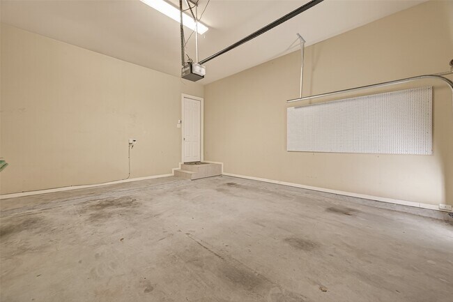 Building Photo - 5708 Petty St