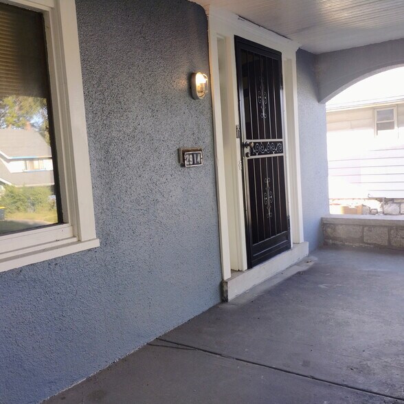 Building Photo - 2914 Bales Ave