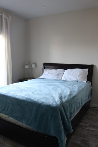 Primary Photo - 49 Lake House Ct