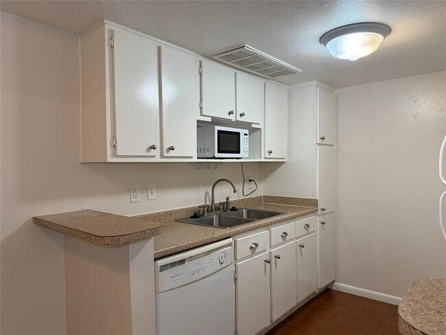 Building Photo - 2250 Bering Dr