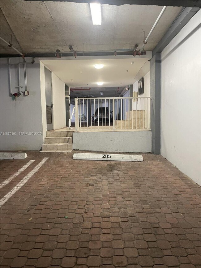 Building Photo - 2734 Bird Ave