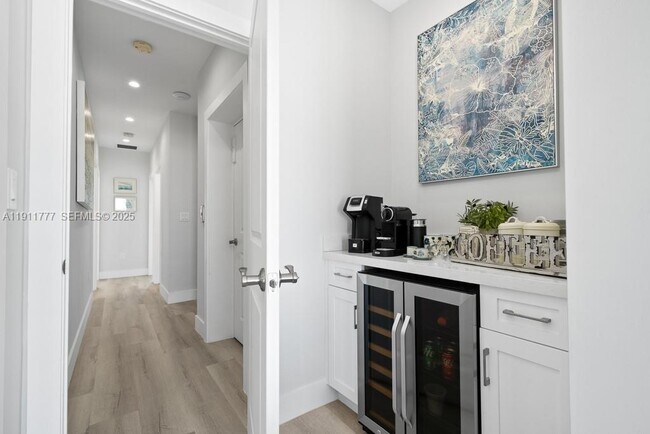 Building Photo - 112 Ave D