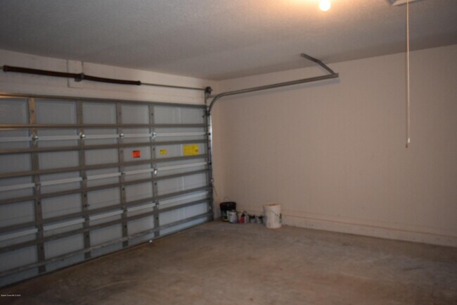 Building Photo - 458 Fitzsimmons St