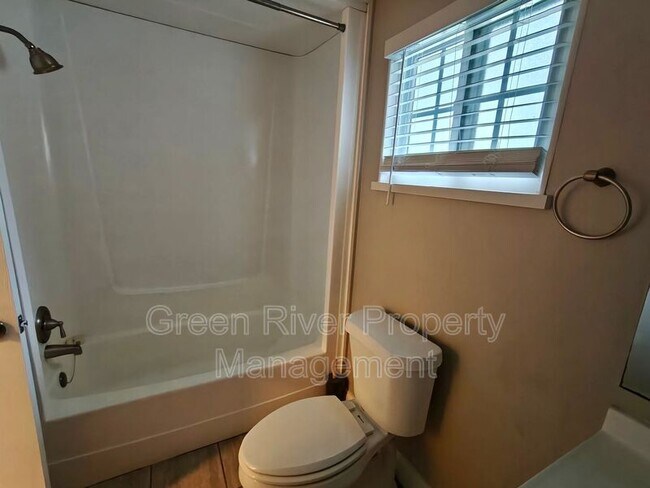 Building Photo - 146 Phoenetia Dr