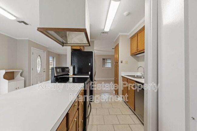 Building Photo - 137 Amber St