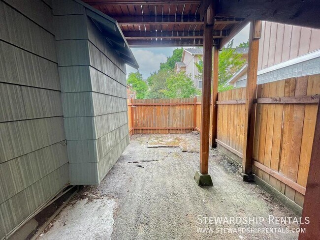 Building Photo - 1543 Ferry St