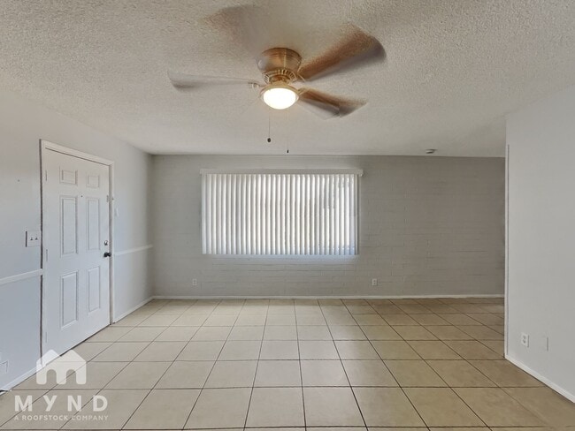 Building Photo - 903 E 5th St