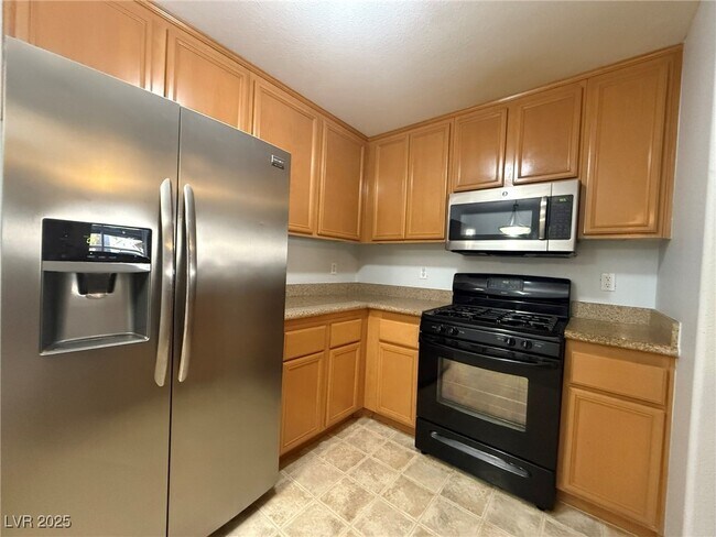 Building Photo - 7701 W Robindale Rd