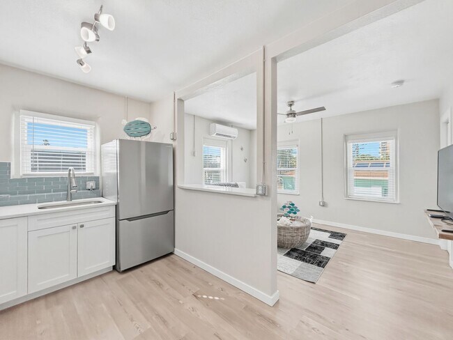 Building Photo - 14135 Palm St