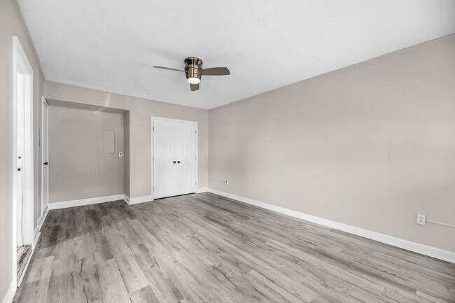 Building Photo - 2 Bedroom, 2.5 Bath Home with Flex Room on...