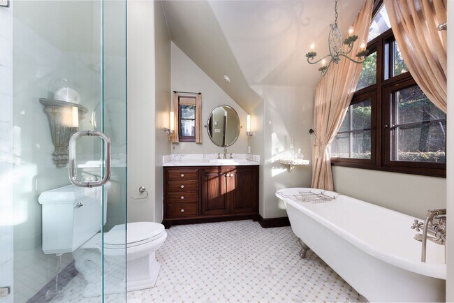 Building Photo - Delightful Private 3BR/4.5BA + Office Home in Del Mar