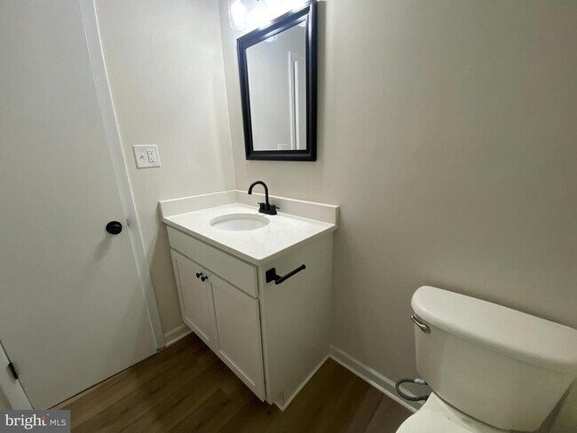 Building Photo - 9 Farrell Ln