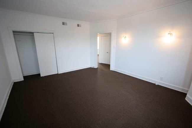 Floorplan - 925 East 46th Street