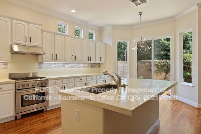 Building Photo - 12020 Gold Pointe Ln