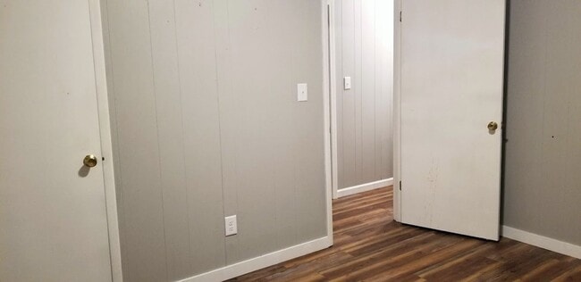 Building Photo - 60 Lorraine St