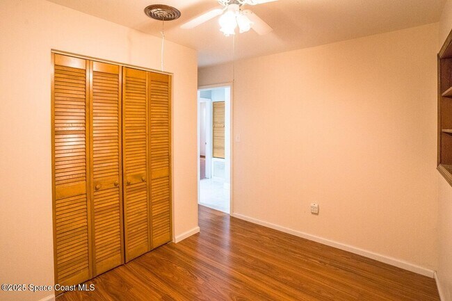 Building Photo - 1393 Stanley Dr