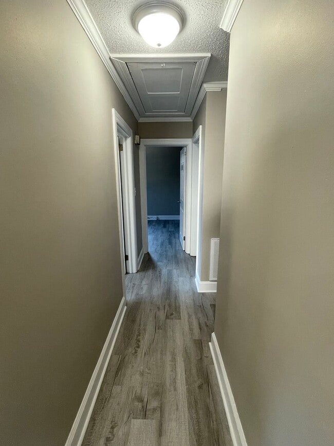 Building Photo - 613 Caldwell Ave NE