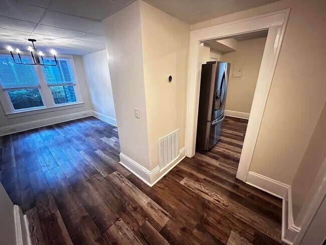 Building Photo - 2561 Rosselle St