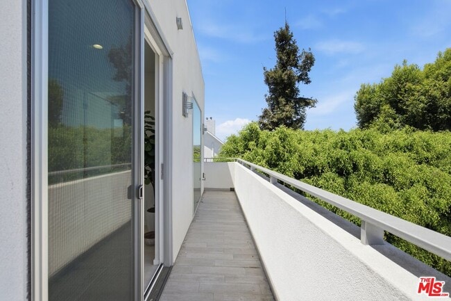 Building Photo - 2311 Cove Ave