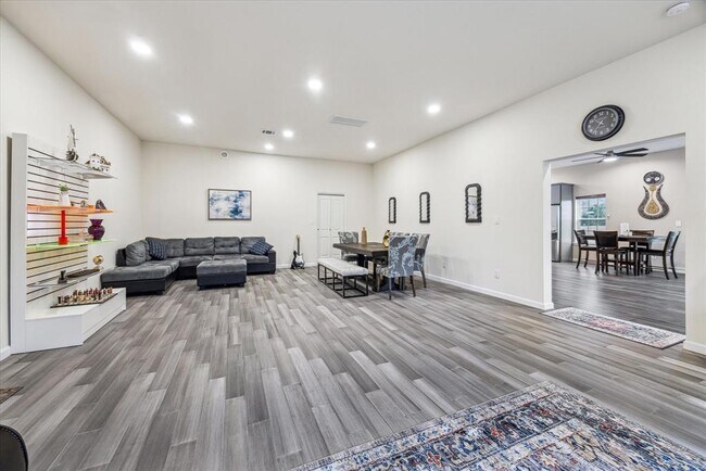 Building Photo - 24727 Saddlespur Ln