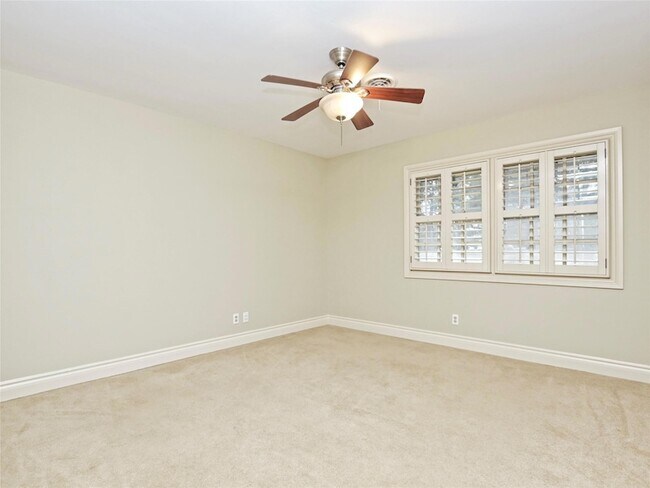 Building Photo - 6605 Mesa Dr