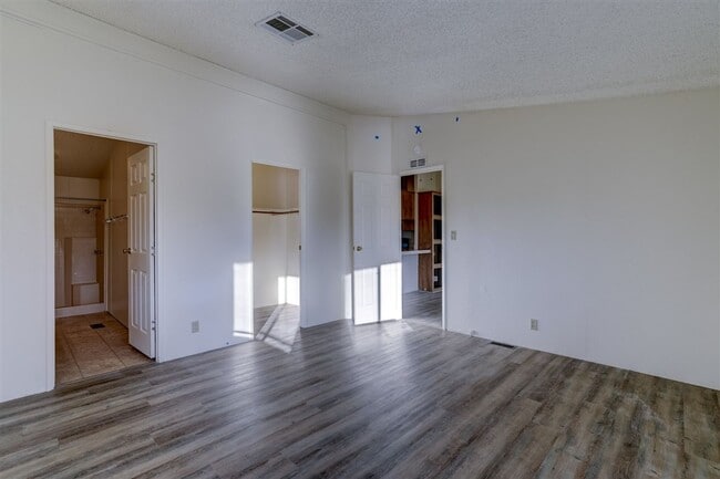 Building Photo - 2 Bedroom, 2 Bath Home Close to Willow Lake in Prescott