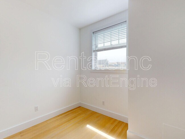 Building Photo - 1294 Grove St