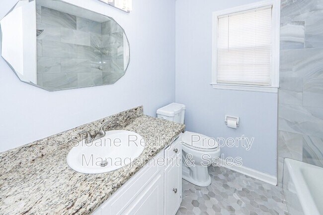Building Photo - 176 Foxborough Rd