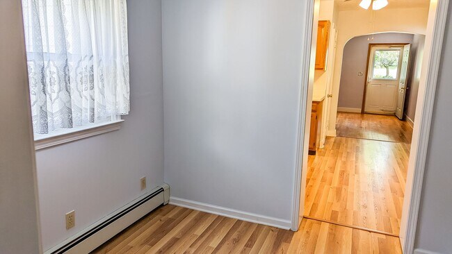 Building Photo - 3 BD  1.5 BA  Guilderland Schools