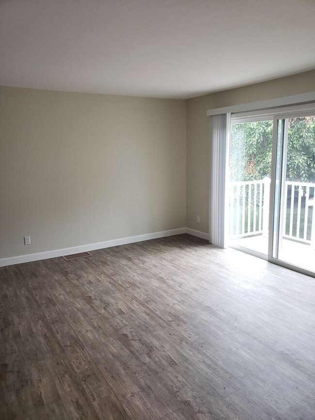 Building Photo - 2Bd/1Ba Clean Condo near Sunny Cove! ( Co-...