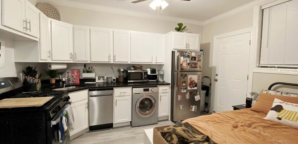 Primary Photo - 732 W Roscoe St