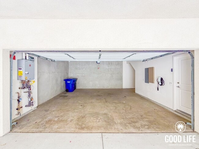 Building Photo - Modern 3BD/2.5BA Townhome in Mission Valley with Kitchen Island, Private Patio & 2-Car Garage