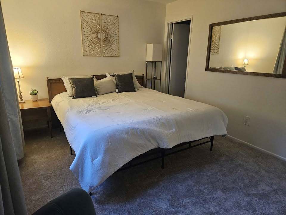 Building Photo - 1811 E Grand Ave