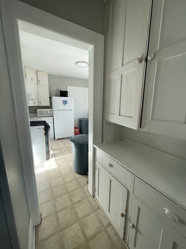 Building Photo - 725 Church St