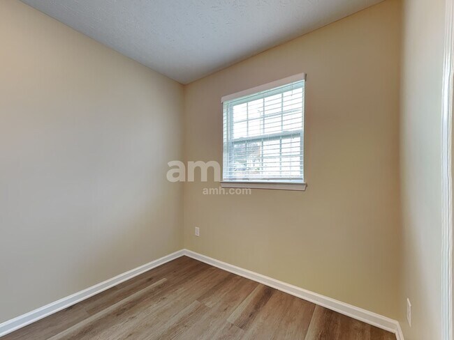 Building Photo - 10 Hunterbrook Ct