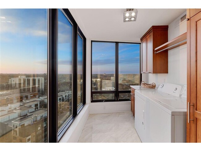 Building Photo - 2950 Dean Pkwy