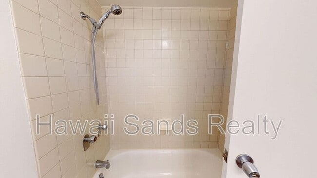 Building Photo - 710 Lunalilo St