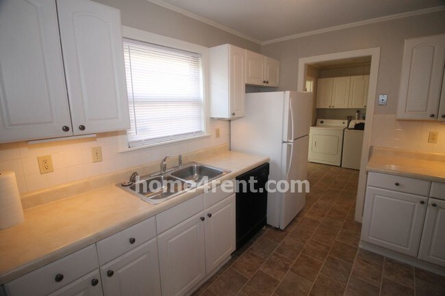 Building Photo - 2224 W 79th St