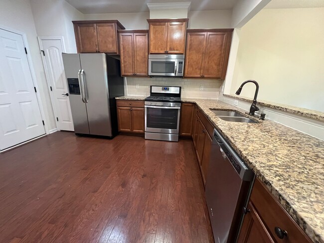 Building Photo - 2108 Chipley Dr
