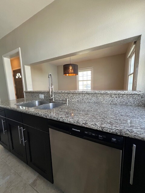 Building Photo - 1632 N Pepper St