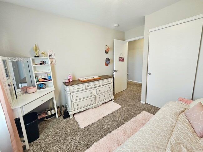 Building Photo - 6810 Shore View