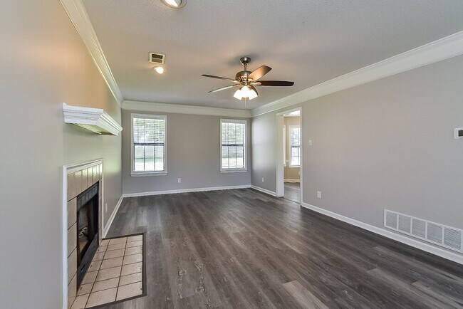 Building Photo - 2464 Green Glen Dr